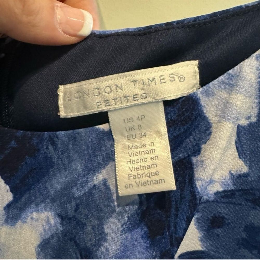 London Times Petites Blue Abstract Print Knot Front Dress – Size 4P - Picture 4 of 7